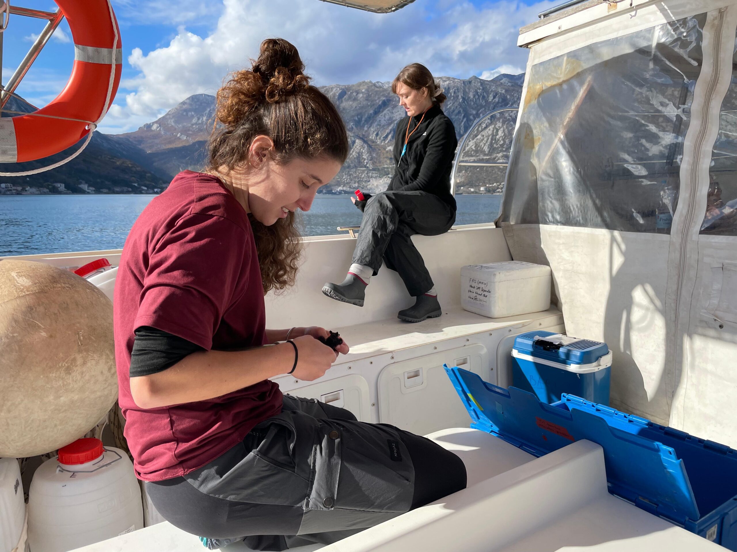 Júlia Rodríguez and Sophie Bergeler preparing radium samples and setting up a CTD profiler.